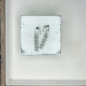 4997u. Silvertone Clip ON Crystal Earrings